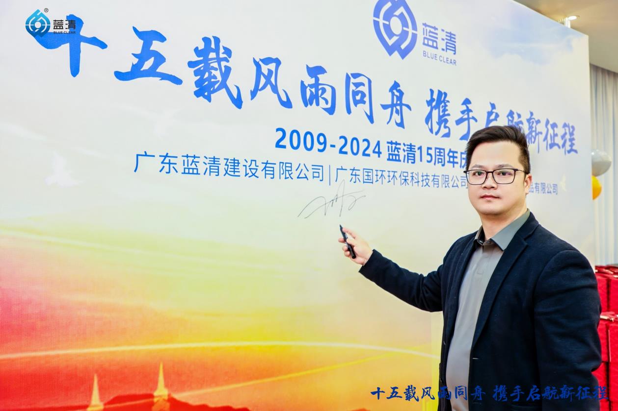 马拉松号码牌佩戴方法